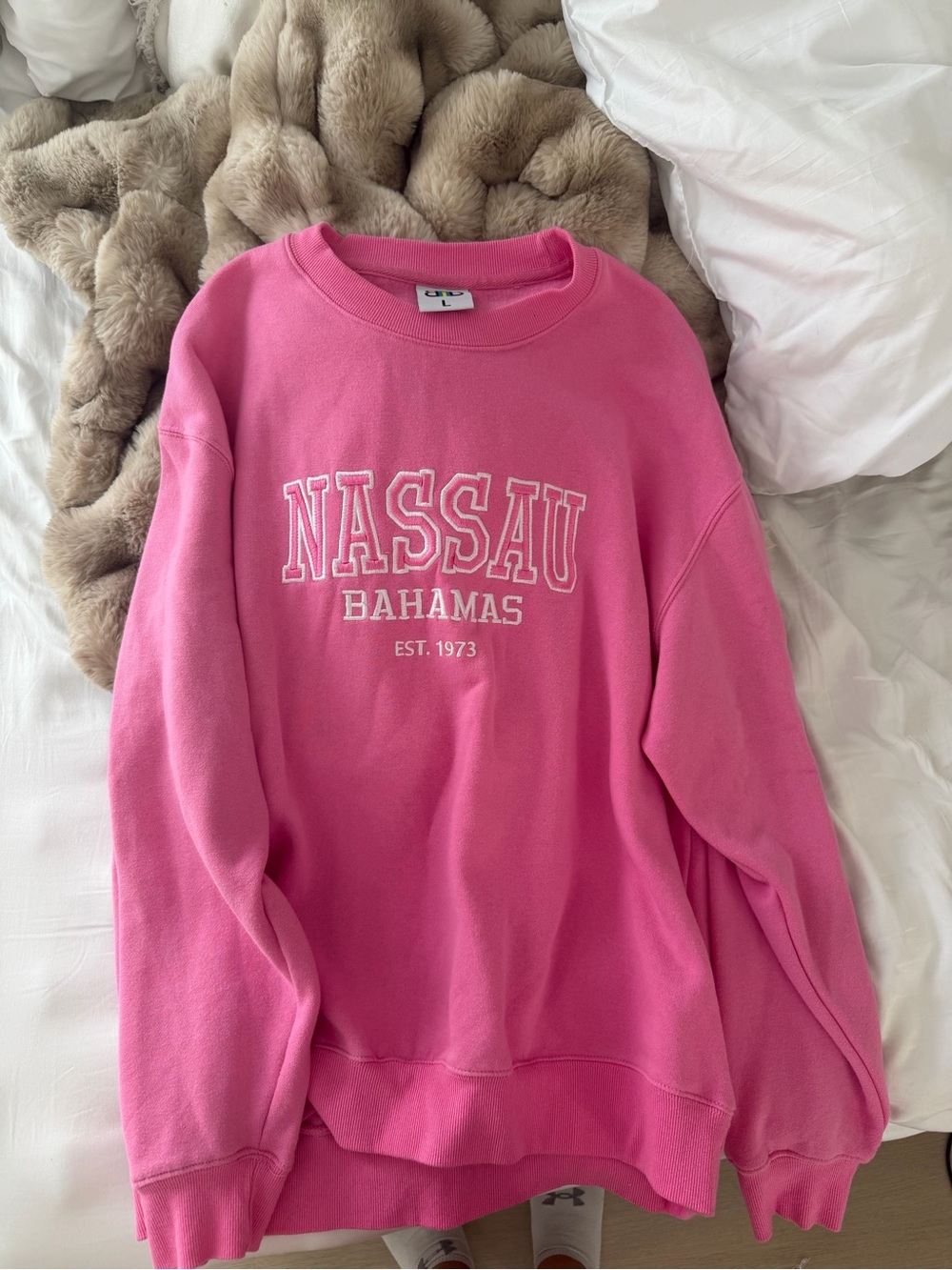 Pink Nassau Bahamas Graphic Crewneck Sweatshirt
